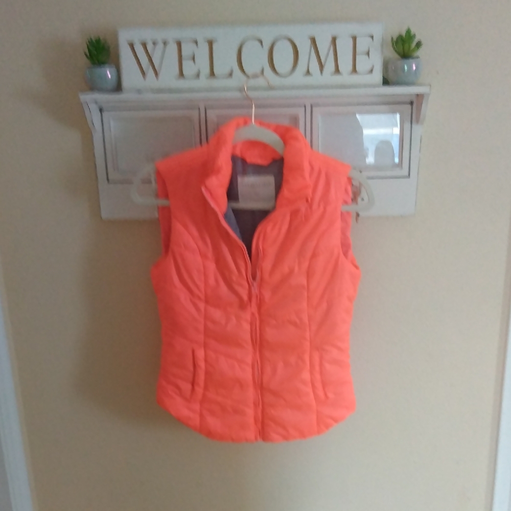 Aeropostale Light Pink Quilted Vest Label